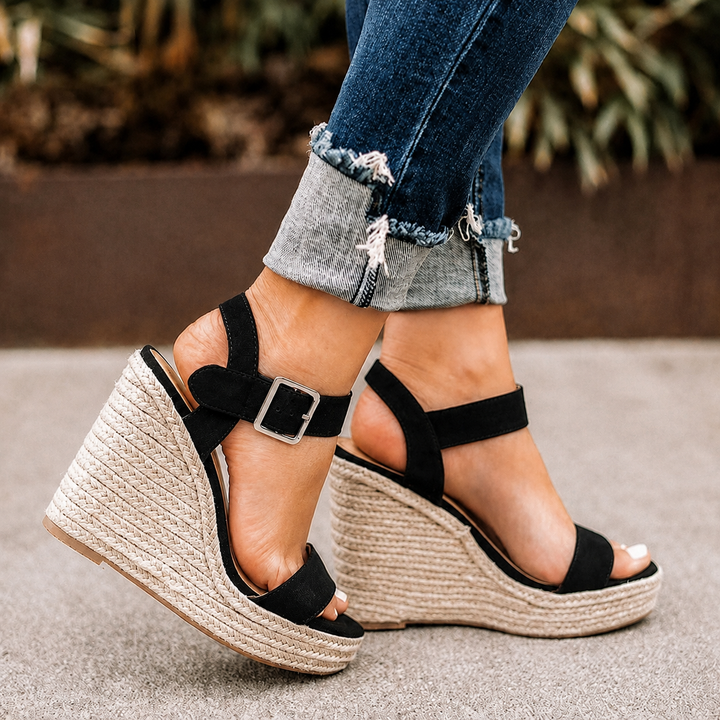 Emery Glen Wedge Pumps – Black