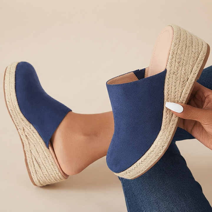 Presley Orchard Wedge Pumps – Blue