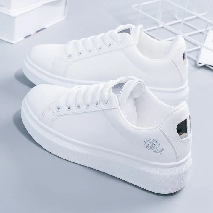Finley Bay Everyday Sneakers – Silver